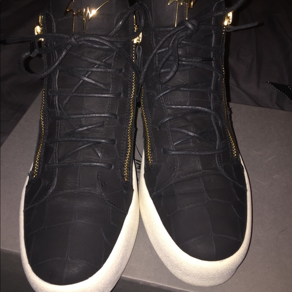Giuseppe Zanotti Mid-Top Sneaker in black